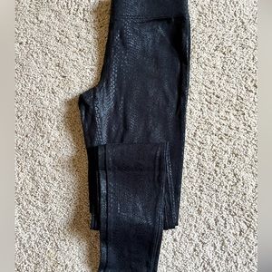 Express black cotton/stretch legging.